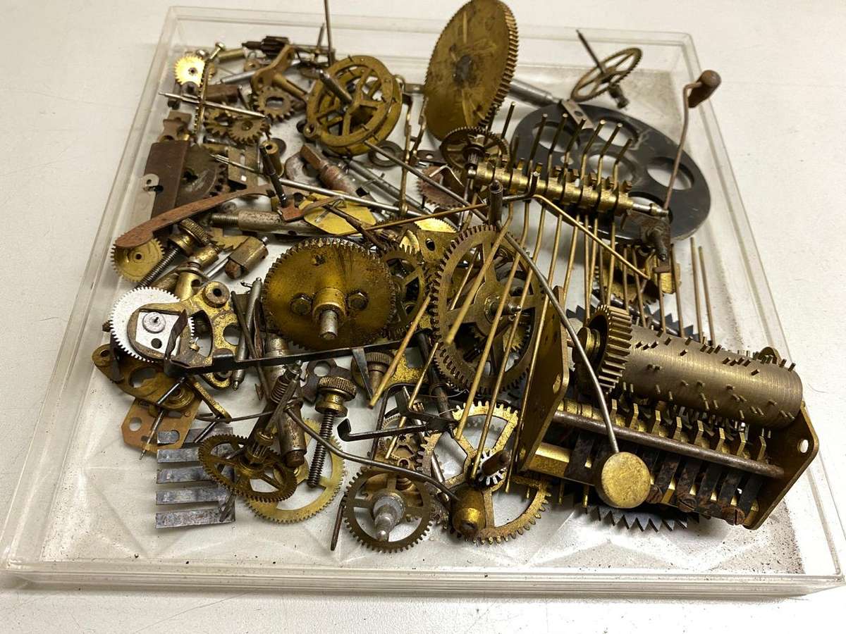 Assortment of old clock parts - 1kg - lot 2