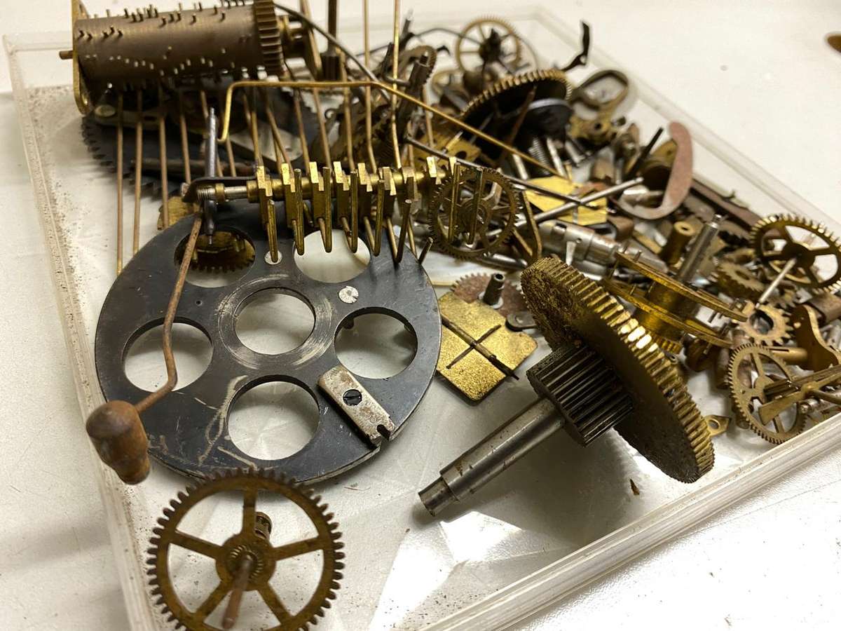 Assortment of old clock parts - 1kg - lot 2