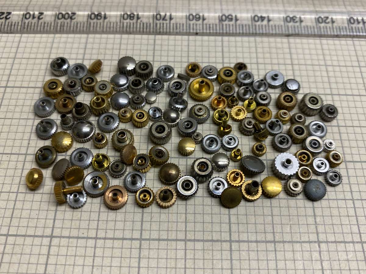 Assorted used watch crowns - 100+ pieces - lot 1