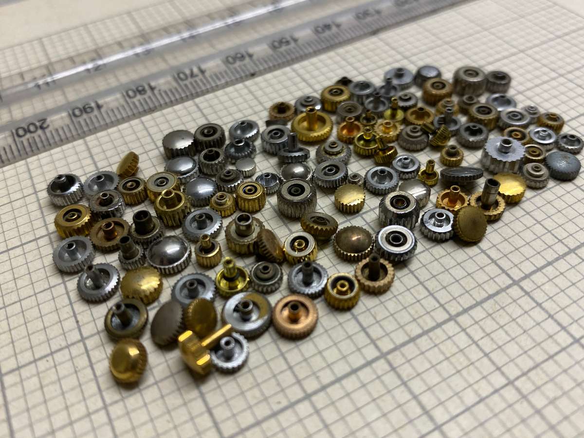 Assorted used watch crowns - 100+ pieces - lot 1