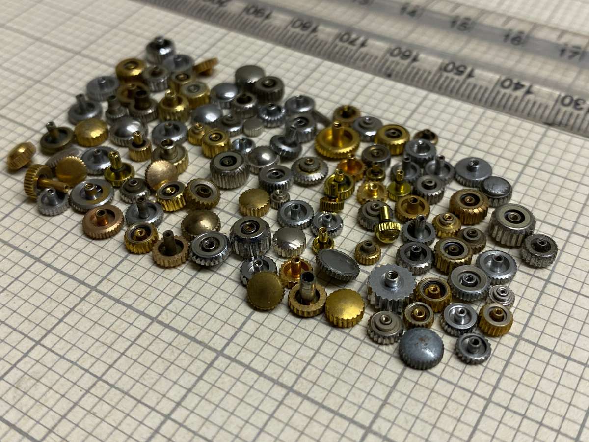 Assorted used watch crowns - 100+ pieces - lot 1
