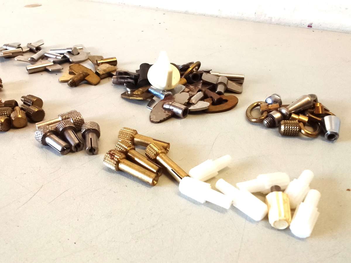 Alarm clock winders & pushers - lot 1