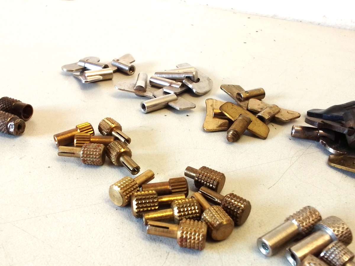 Alarm clock winders & pushers - lot 1