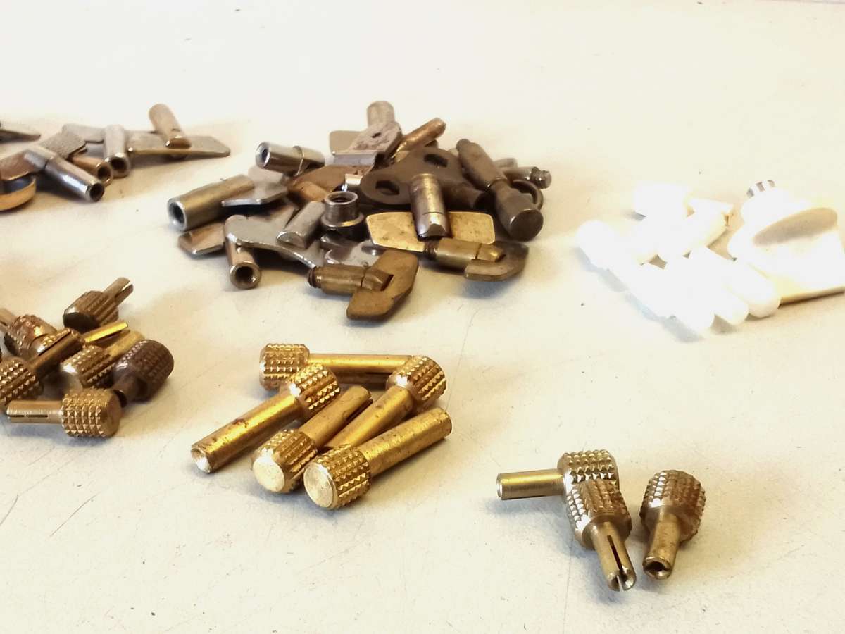 Alarm clock winders & pushers - lot 2