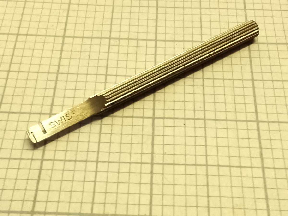 Watchmakers pivot straightener