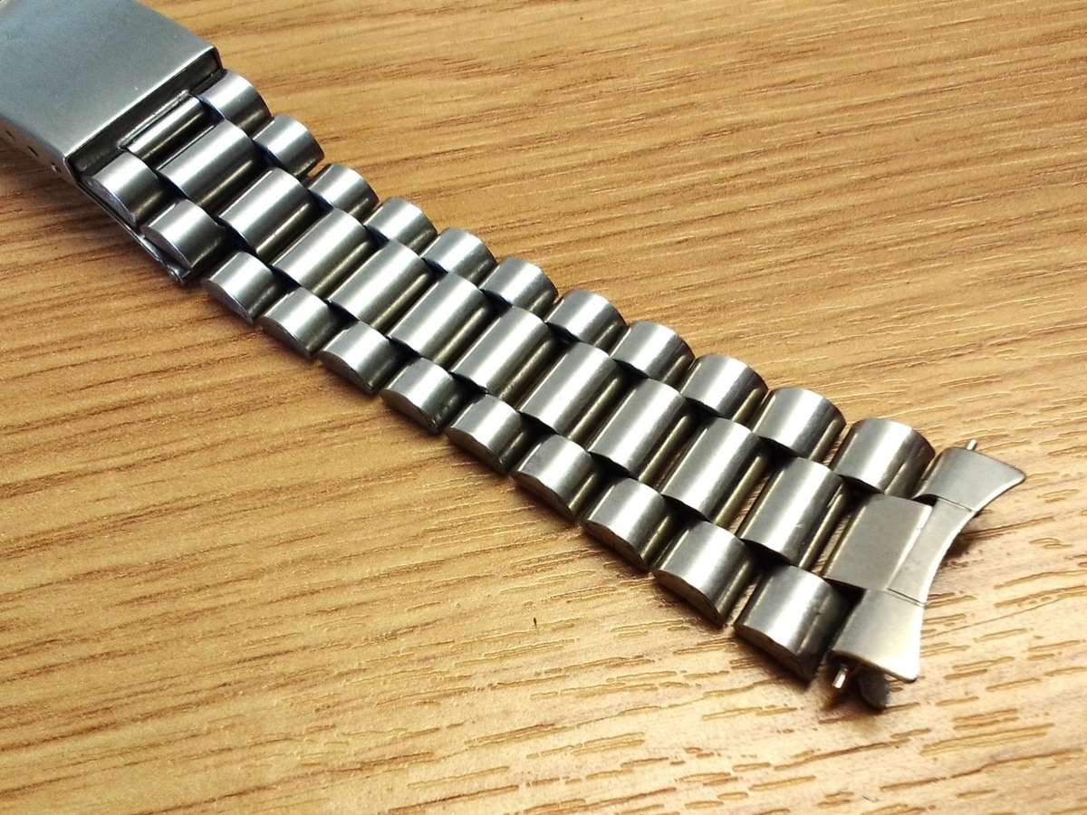 Used 18mm stainless steel bracelet - curved end links