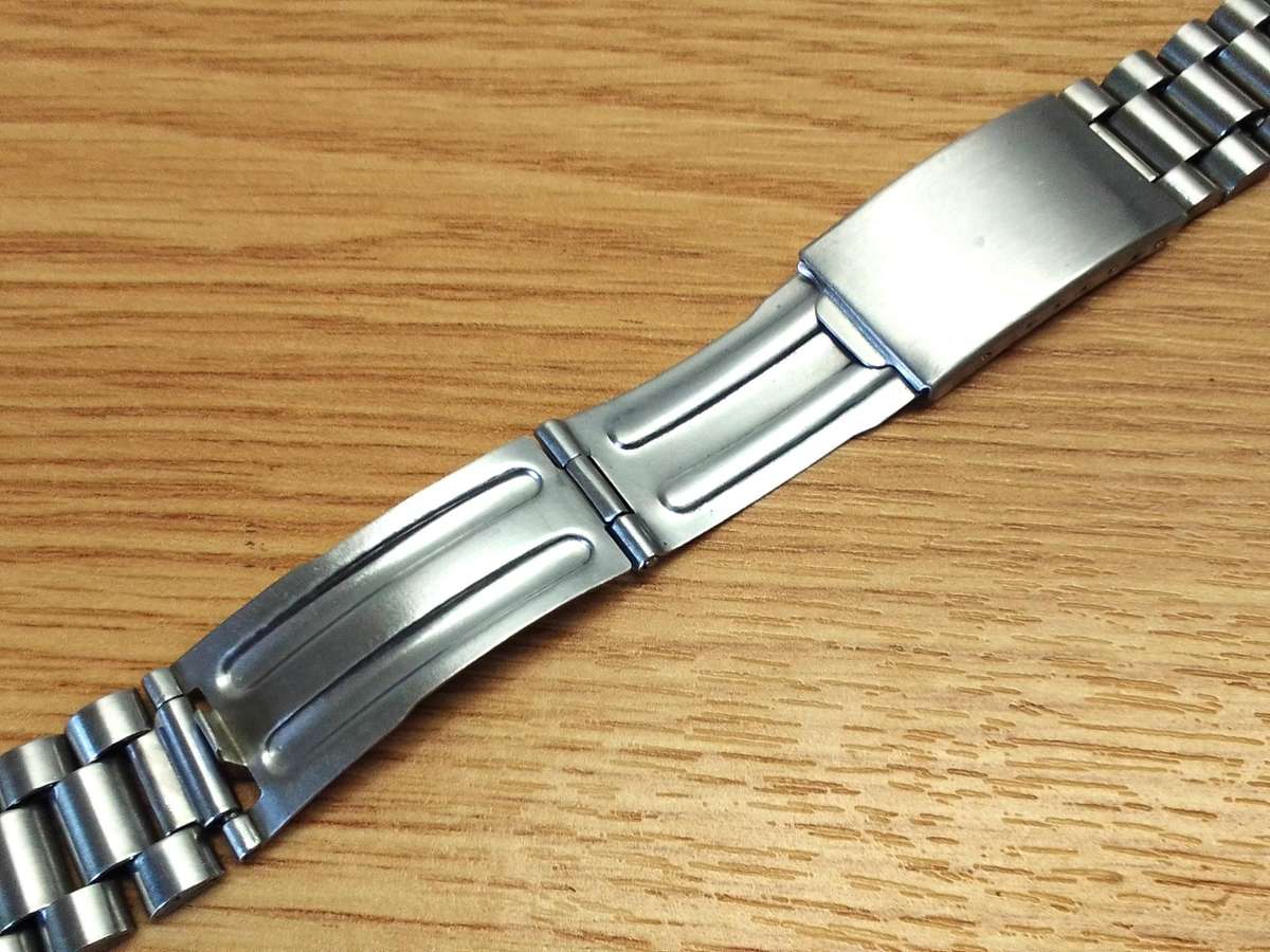 Used 18mm stainless steel bracelet - curved end links