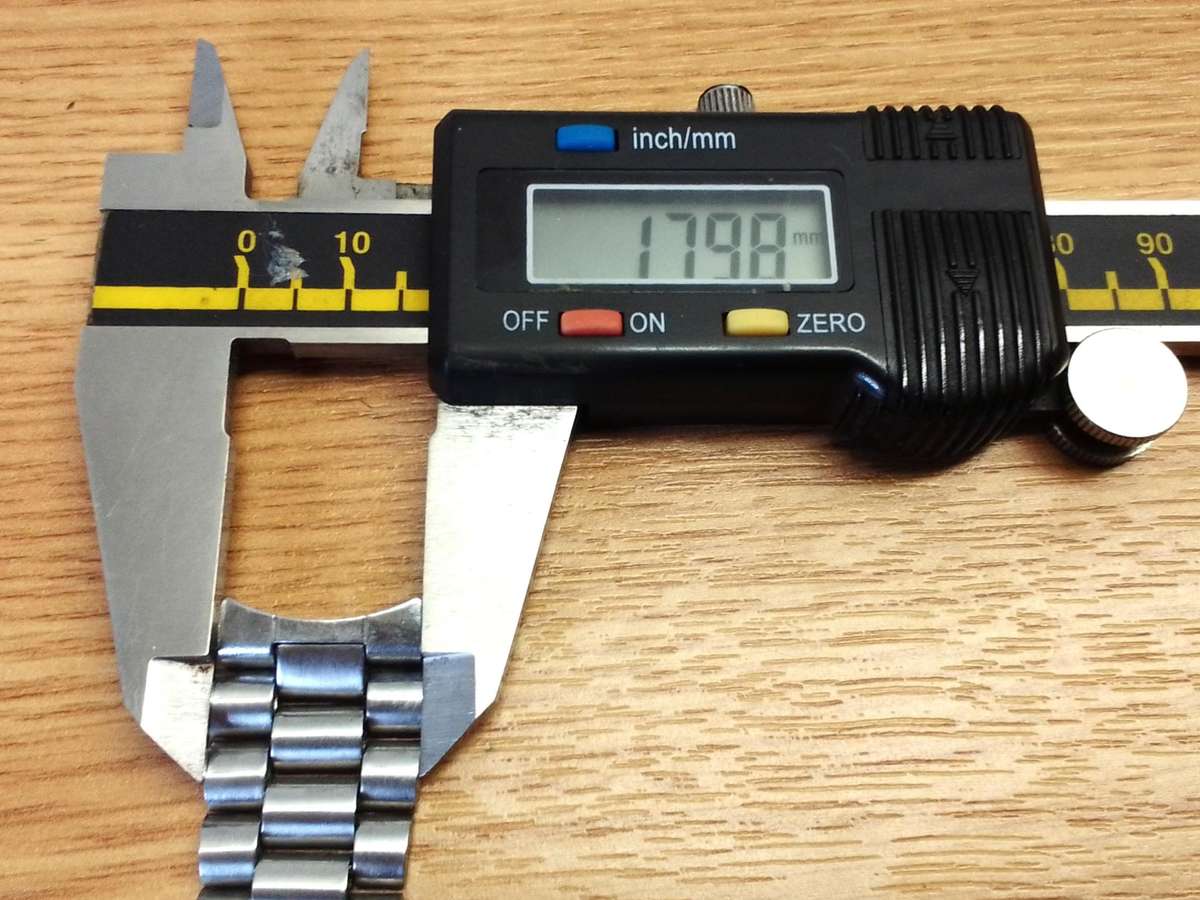 Used 18mm stainless steel bracelet - curved end links