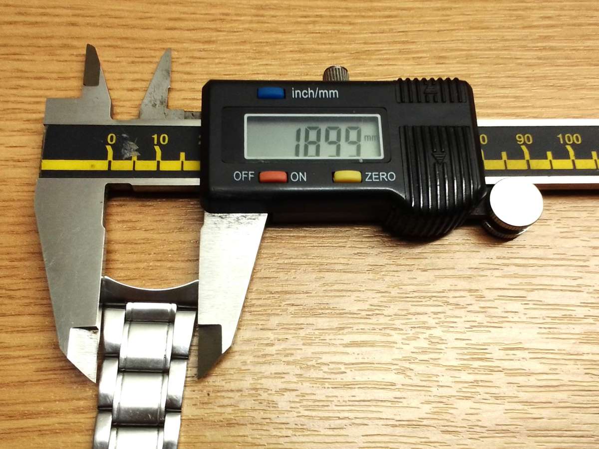 CASIO - 19mm stainless steel bracelet