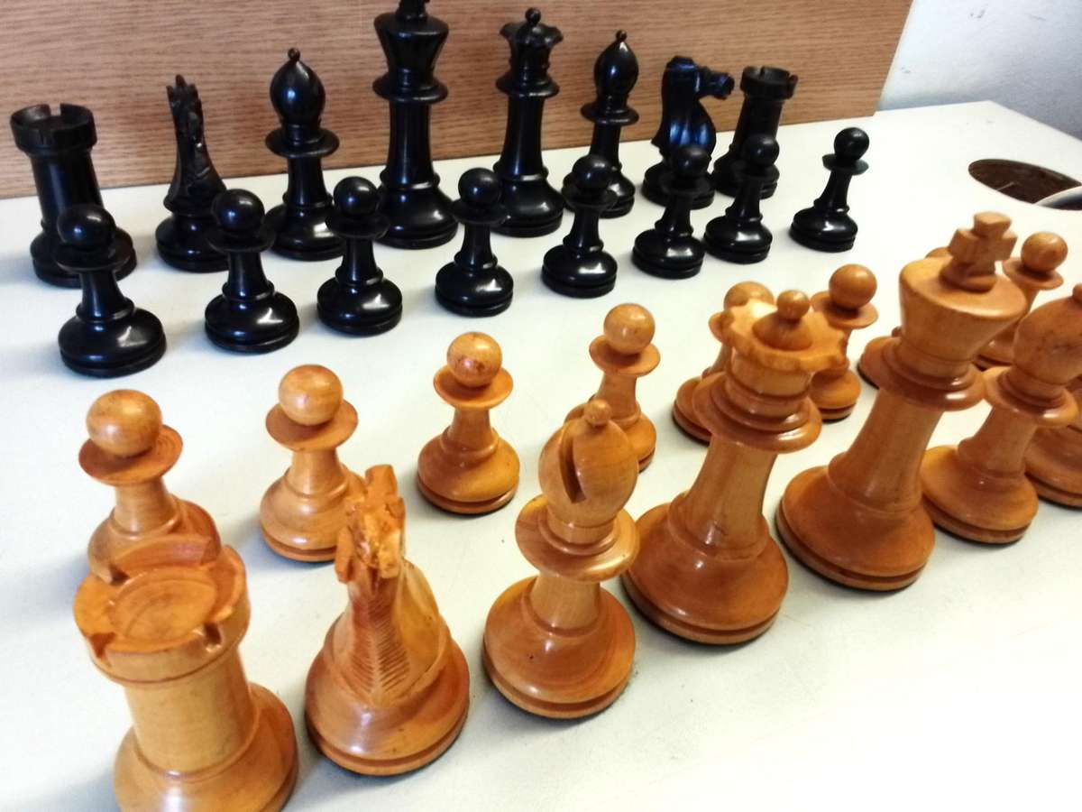 Vintage Boxwood tournament chess set