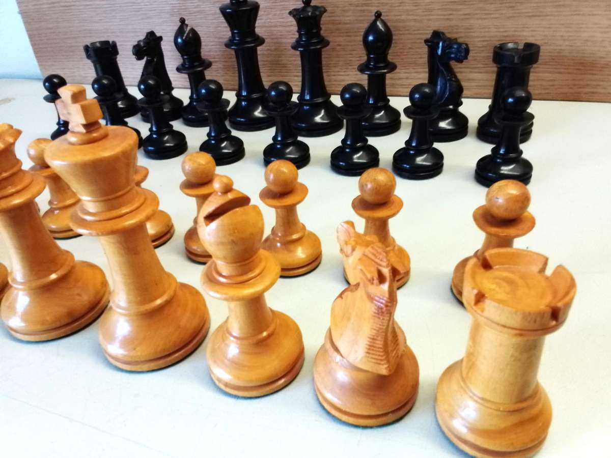 Vintage Boxwood tournament chess set