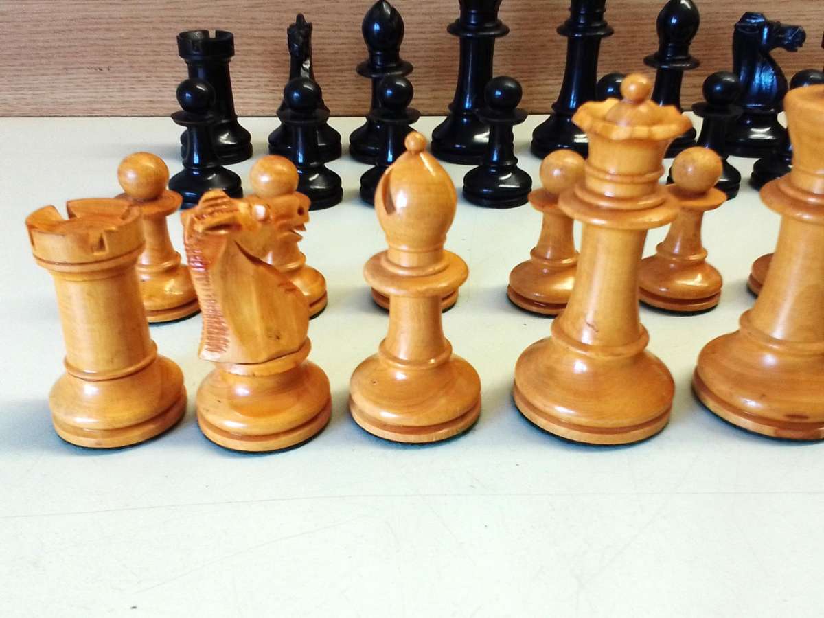 Vintage Boxwood tournament chess set