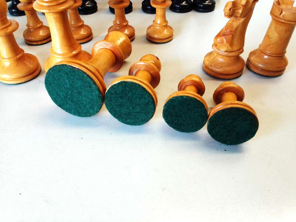 Vintage Boxwood tournament chess set