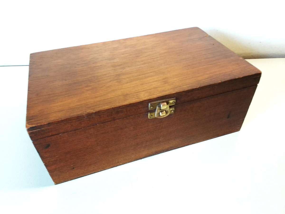 Vintage Boxwood tournament chess set