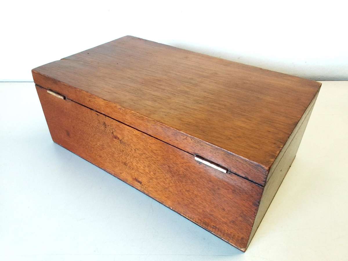 Vintage Boxwood tournament chess set