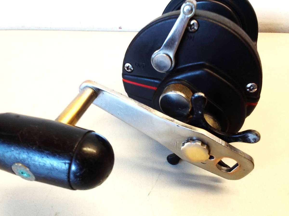 DAIWA Sealine SL250H graphite reel