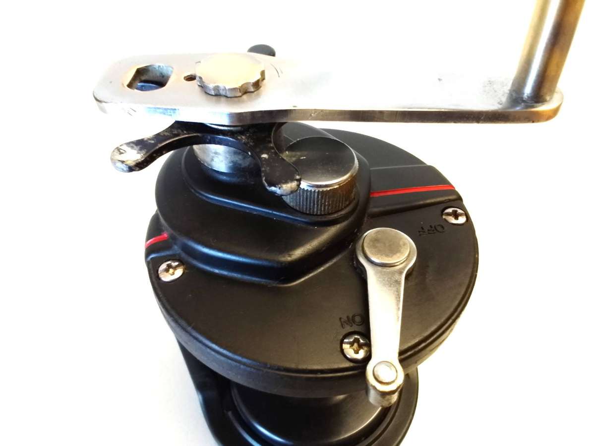 DAIWA Sealine SL250H graphite reel