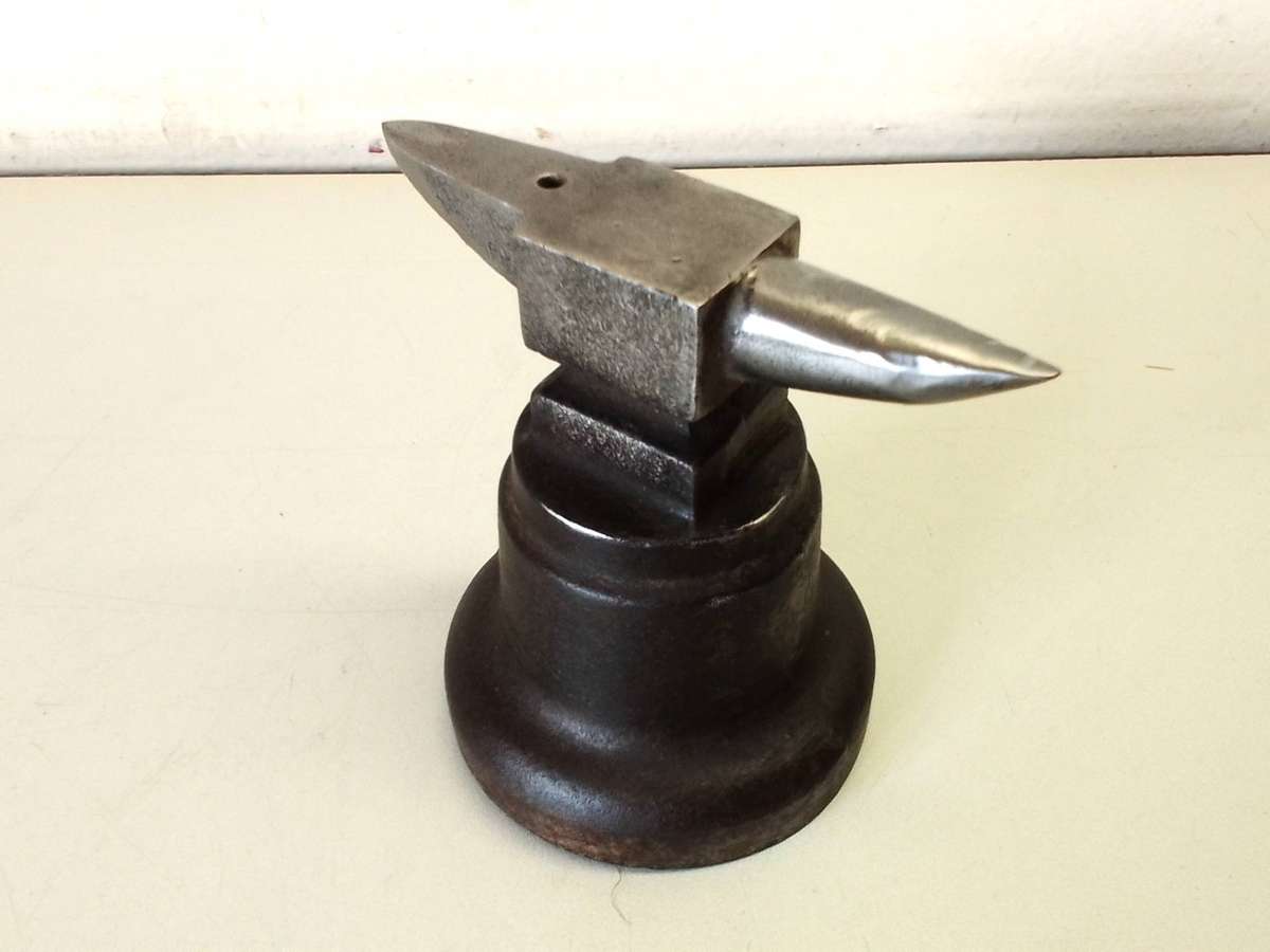 BET 25 - watchmakers/jewelers anvil