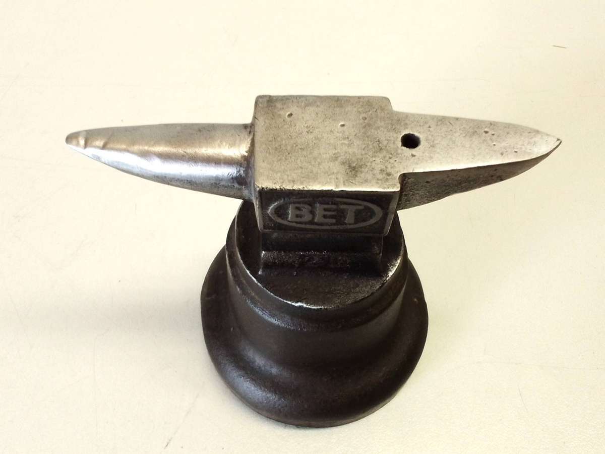 BET 25 - watchmakers/jewelers anvil