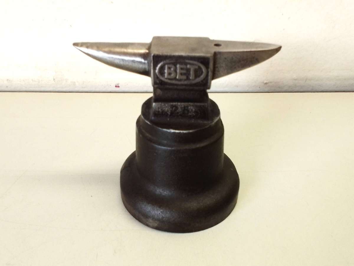 BET 25 - watchmakers/jewelers anvil