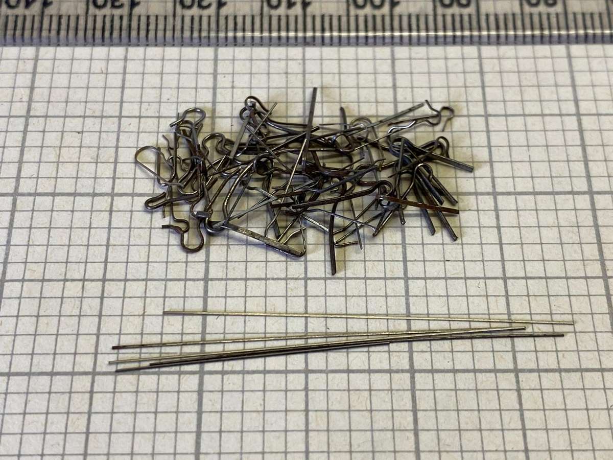 Watch movement return springs - 50+ pieces - lot 1
