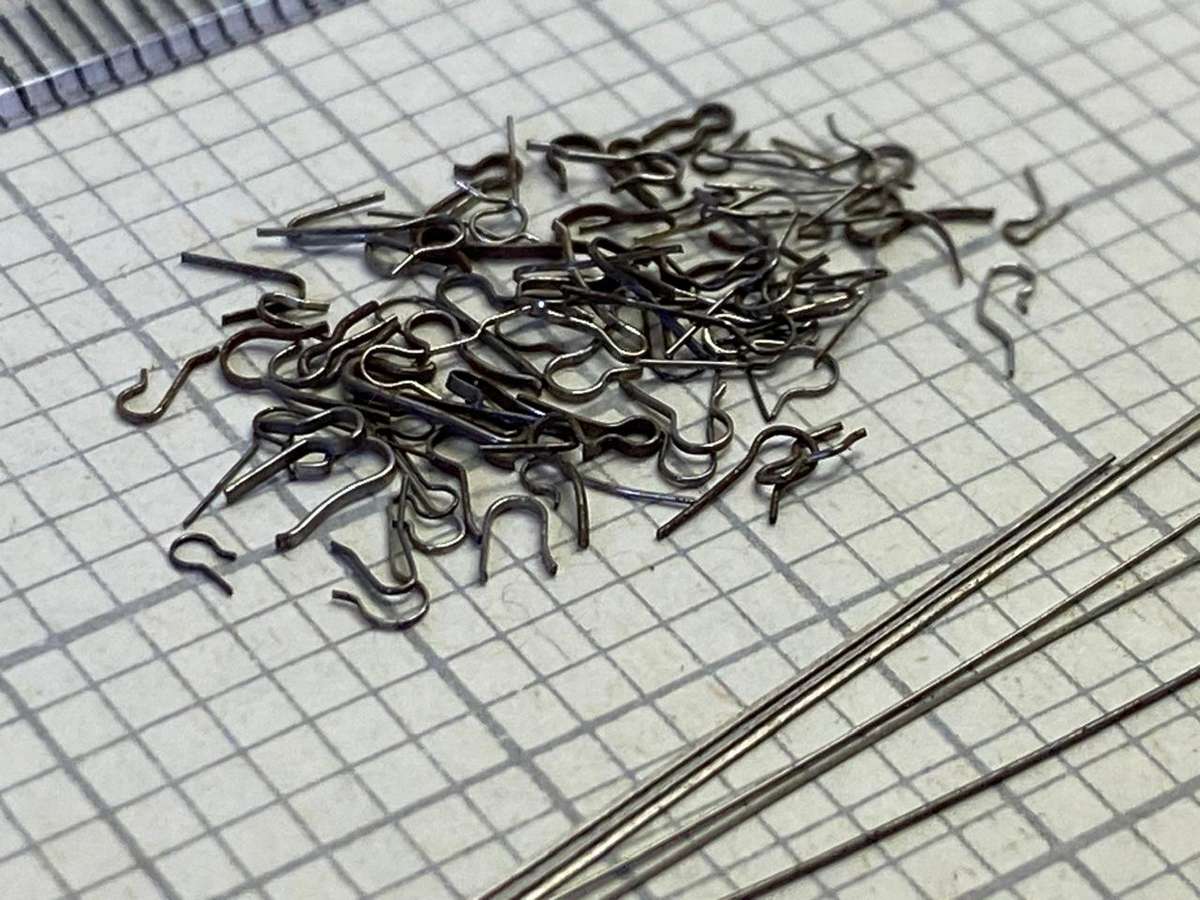 Watch movement return springs - 50+ pieces - lot 2