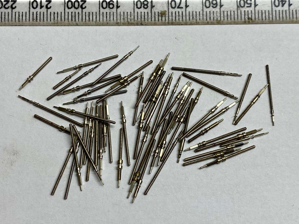 Assorted watch winding stems - Lot 1