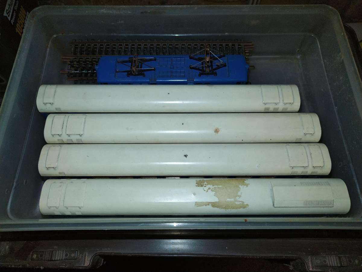 LIMA Blue Train loco and carriages plus some old Faller accessories