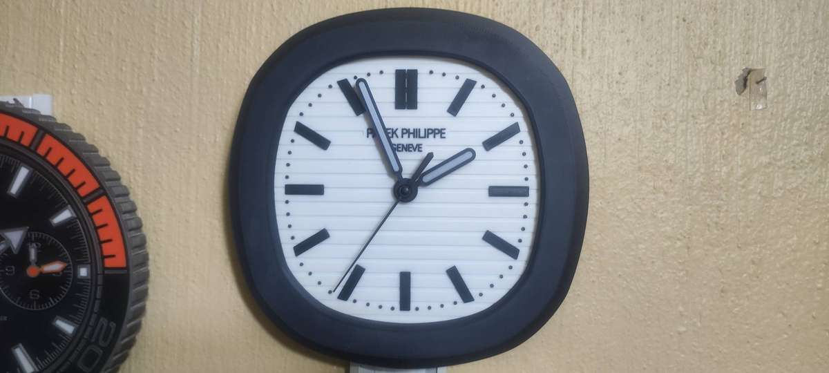 Nautilus inspired desk clock - Fan art