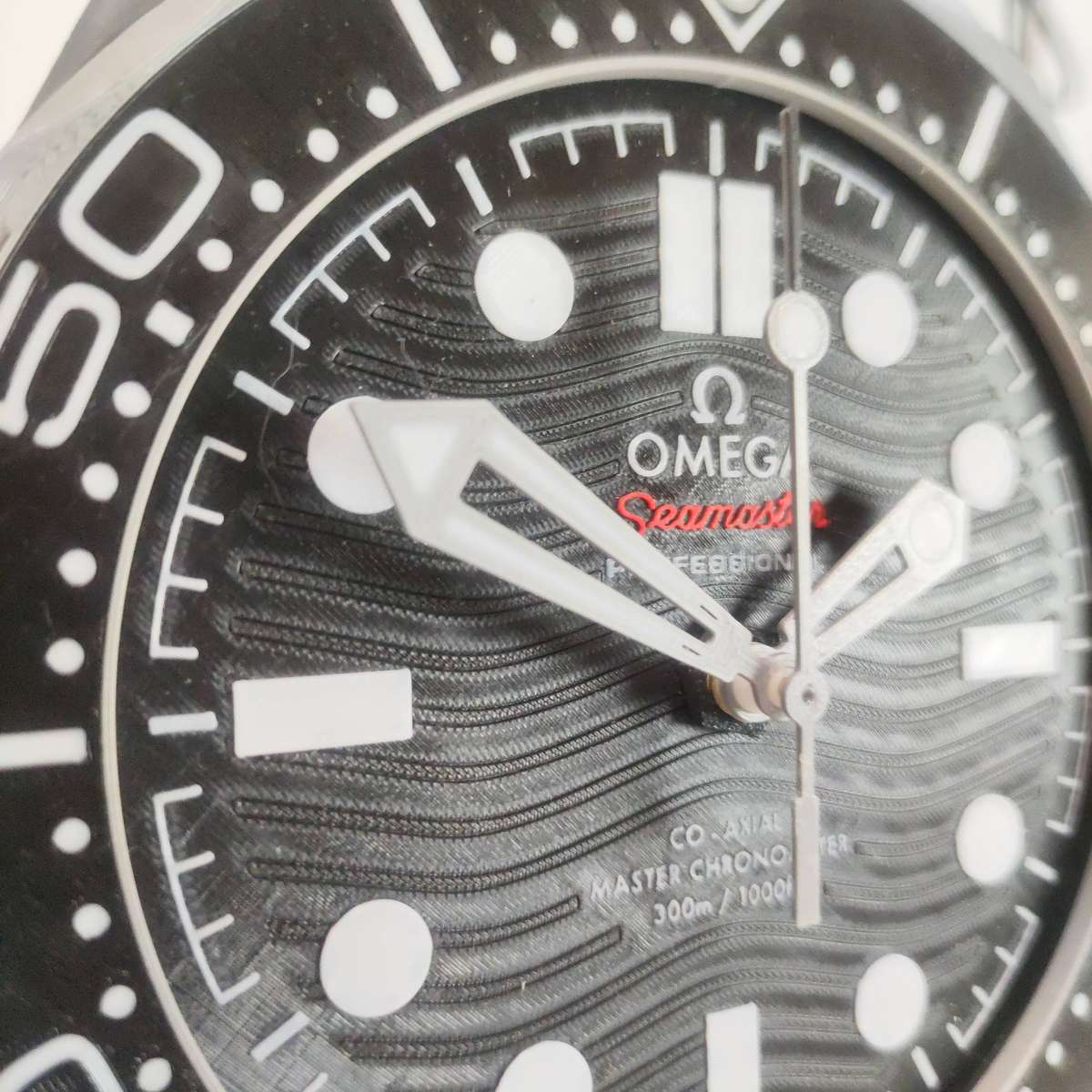 Seamaster 300 Black - Desk top sized eye candy