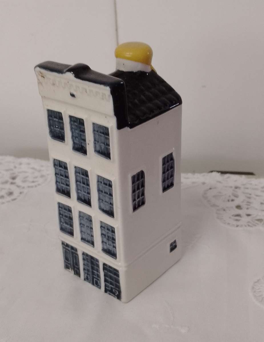 Collectable vintage  Dutch Bols KLM airlines miniature souvenir house no - 47