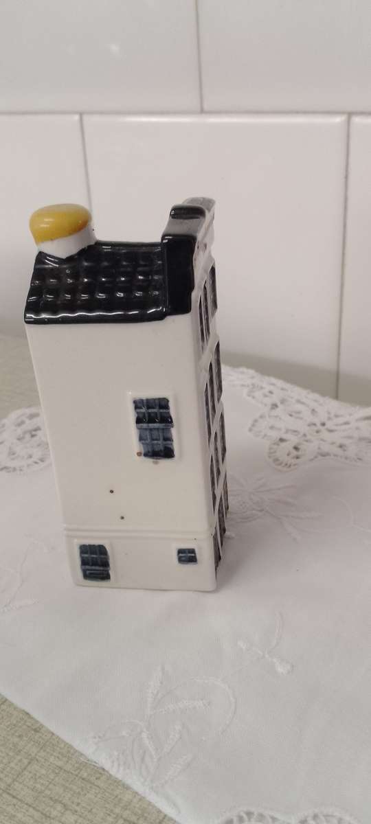 Collectable vintage  Dutch Bols KLM airlines miniature souvenir house no - 47