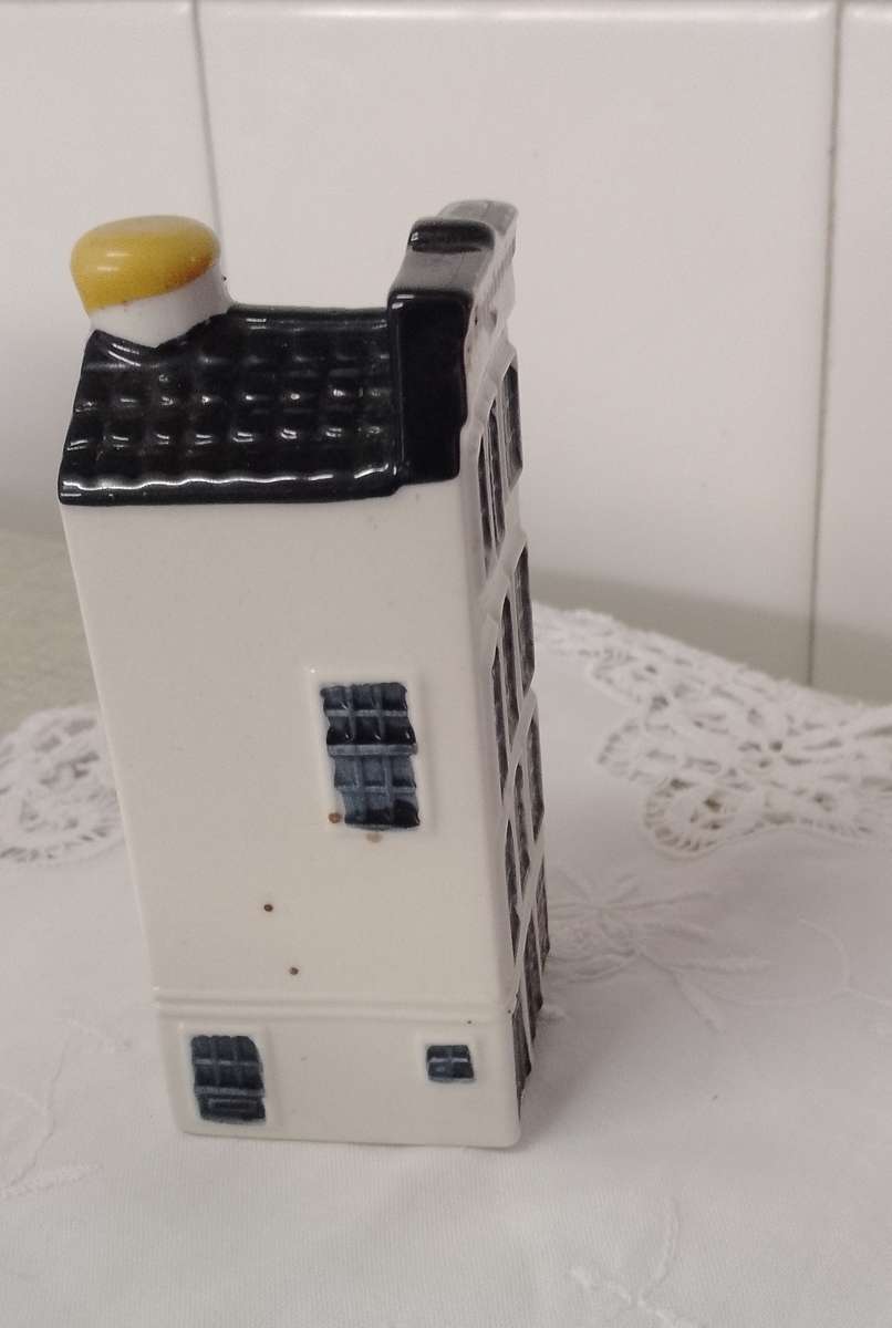 Collectable vintage  Dutch Bols KLM airlines miniature souvenir house no - 47