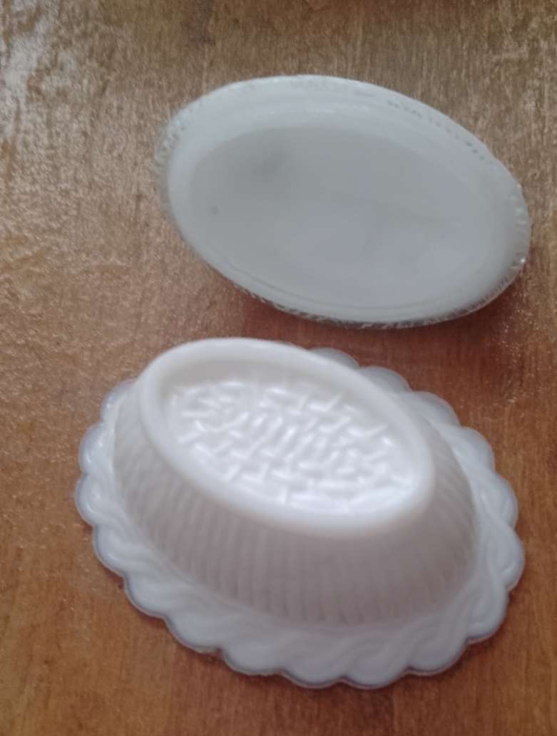 A VINTAGE MINATURE MILK GLASS CHICKEN NEST