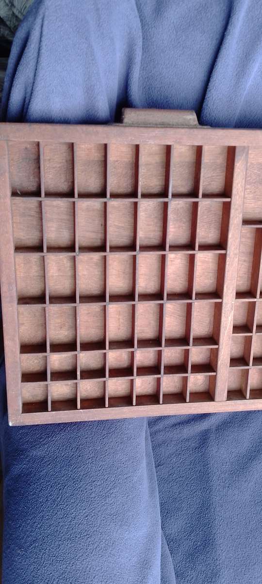 A VINTAGE WOODEN PRINTER'S TRAY