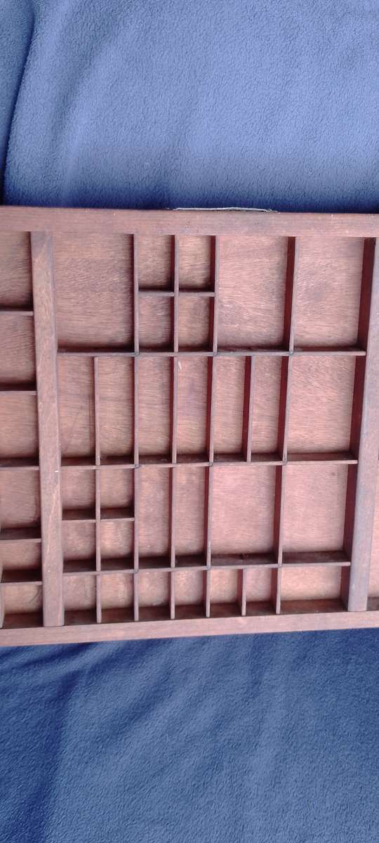 A VINTAGE WOODEN PRINTER'S TRAY
