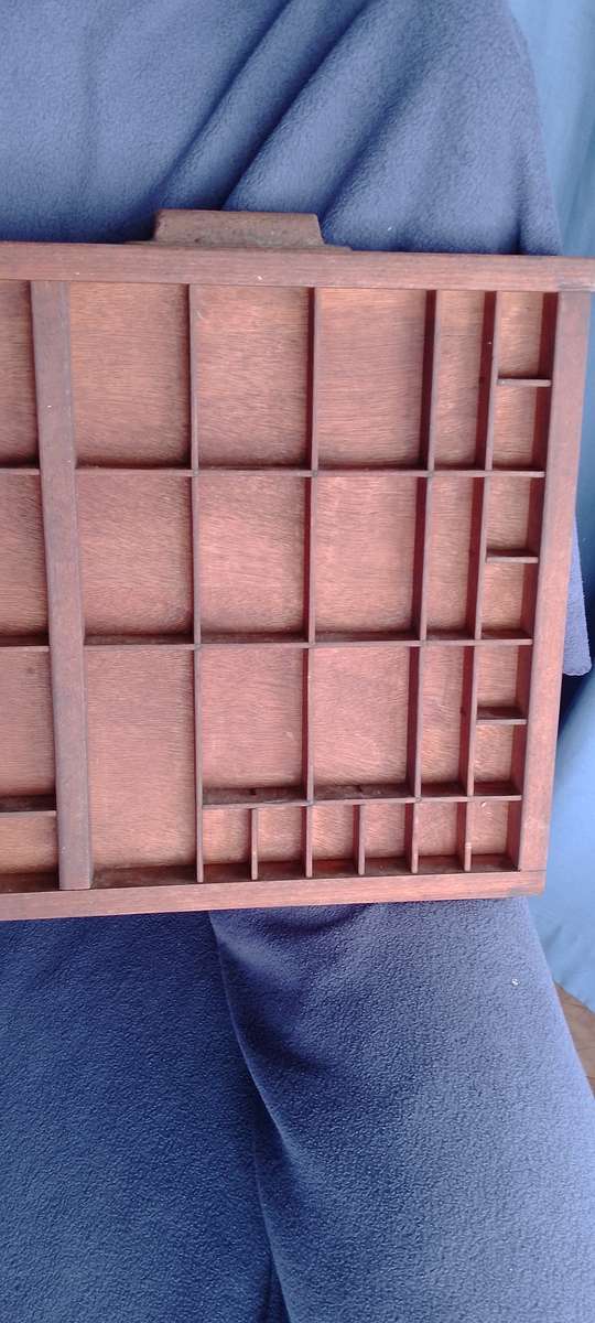 A VINTAGE WOODEN PRINTER'S TRAY