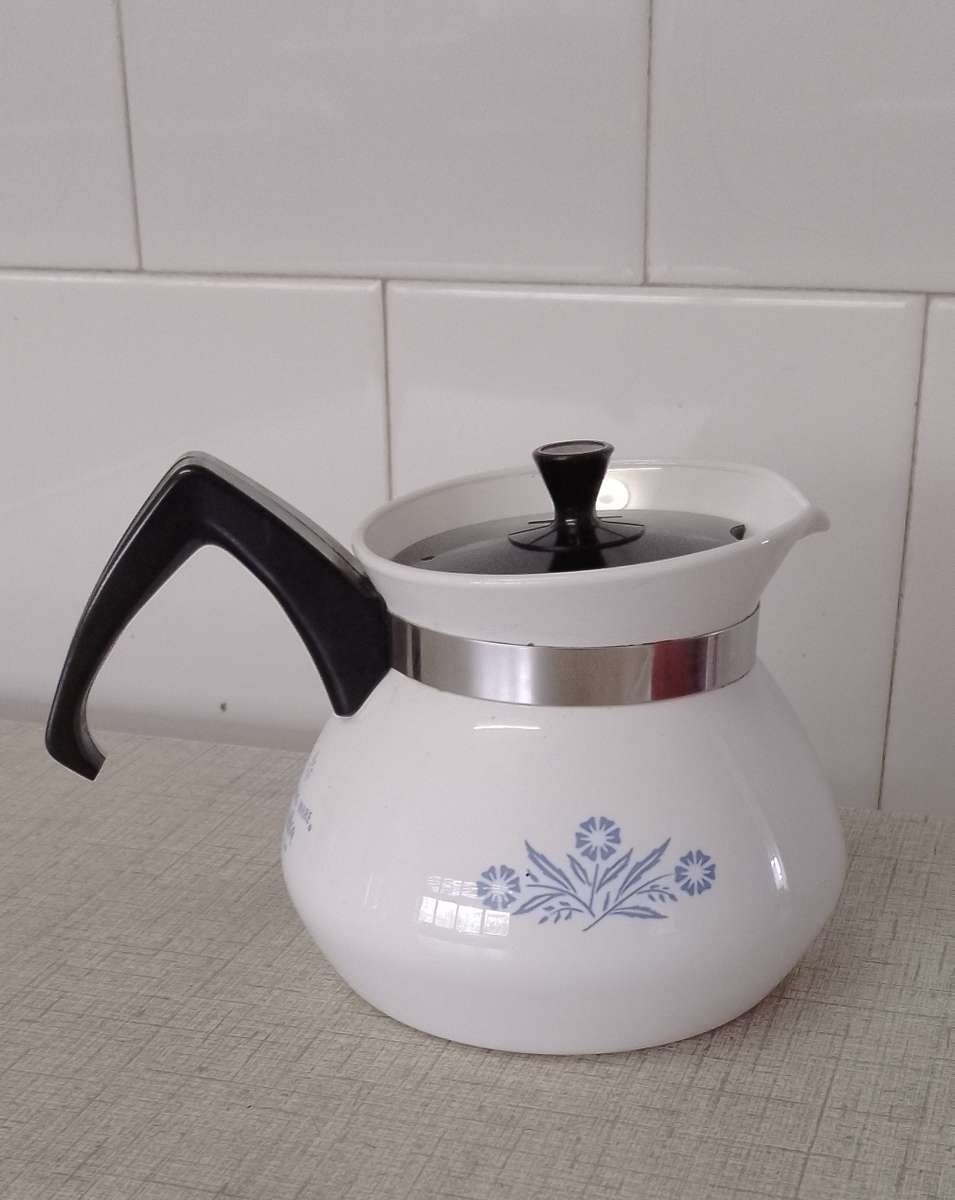 A VINTAGE CORNING WARE STOVE TOP COFFEE / TEA POT 3 CUP