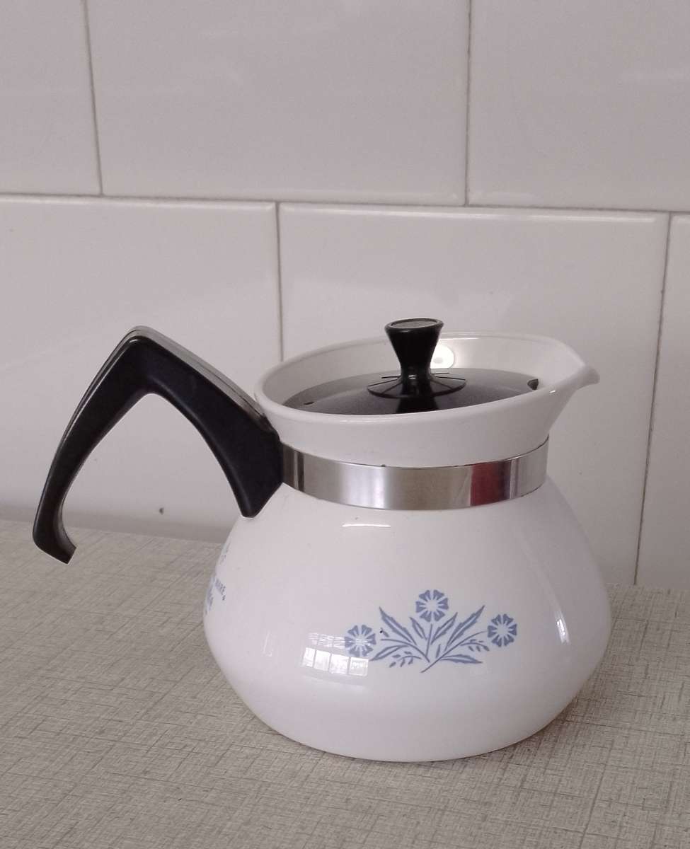 A VINTAGE CORNING WARE STOVE TOP COFFEE / TEA POT 3 CUP
