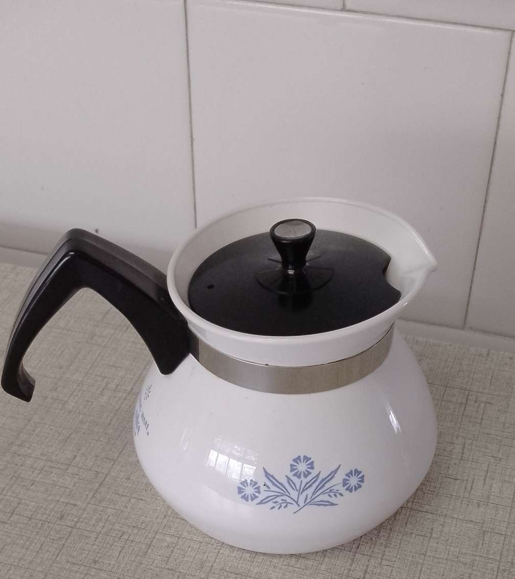 A VINTAGE CORNING WARE STOVE TOP COFFEE / TEA POT 3 CUP
