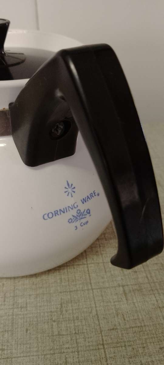 A VINTAGE CORNING WARE STOVE TOP COFFEE / TEA POT 3 CUP