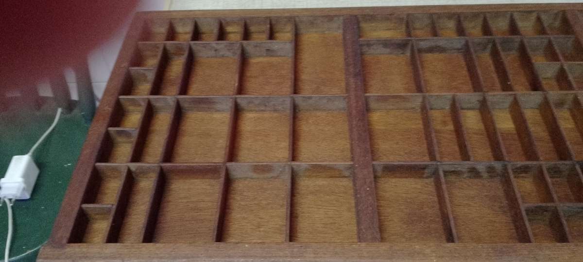 A VINTAGE WOODEN PRINTER'S TRAY