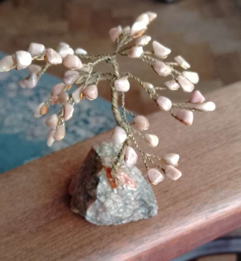 A vintage ornamental Gem Tree 11cm tall base 5x4cm