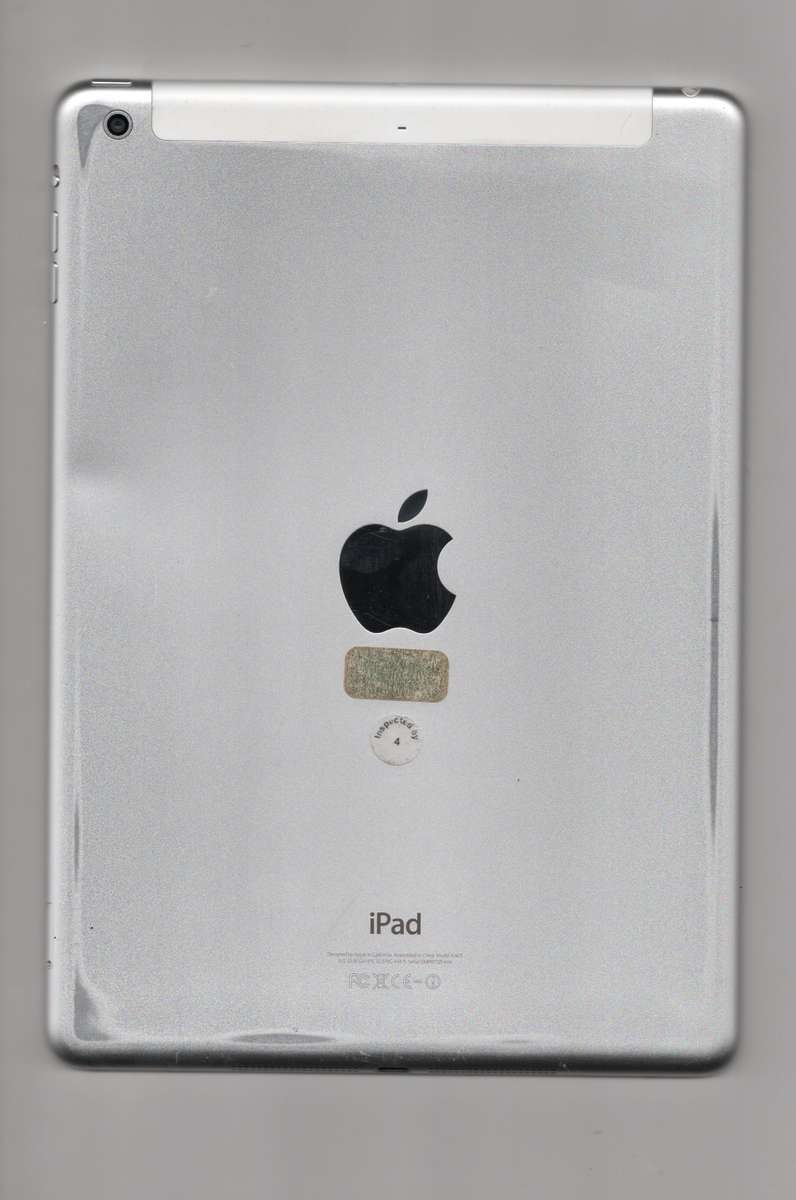 Apple iPad for spares (Not switching on)