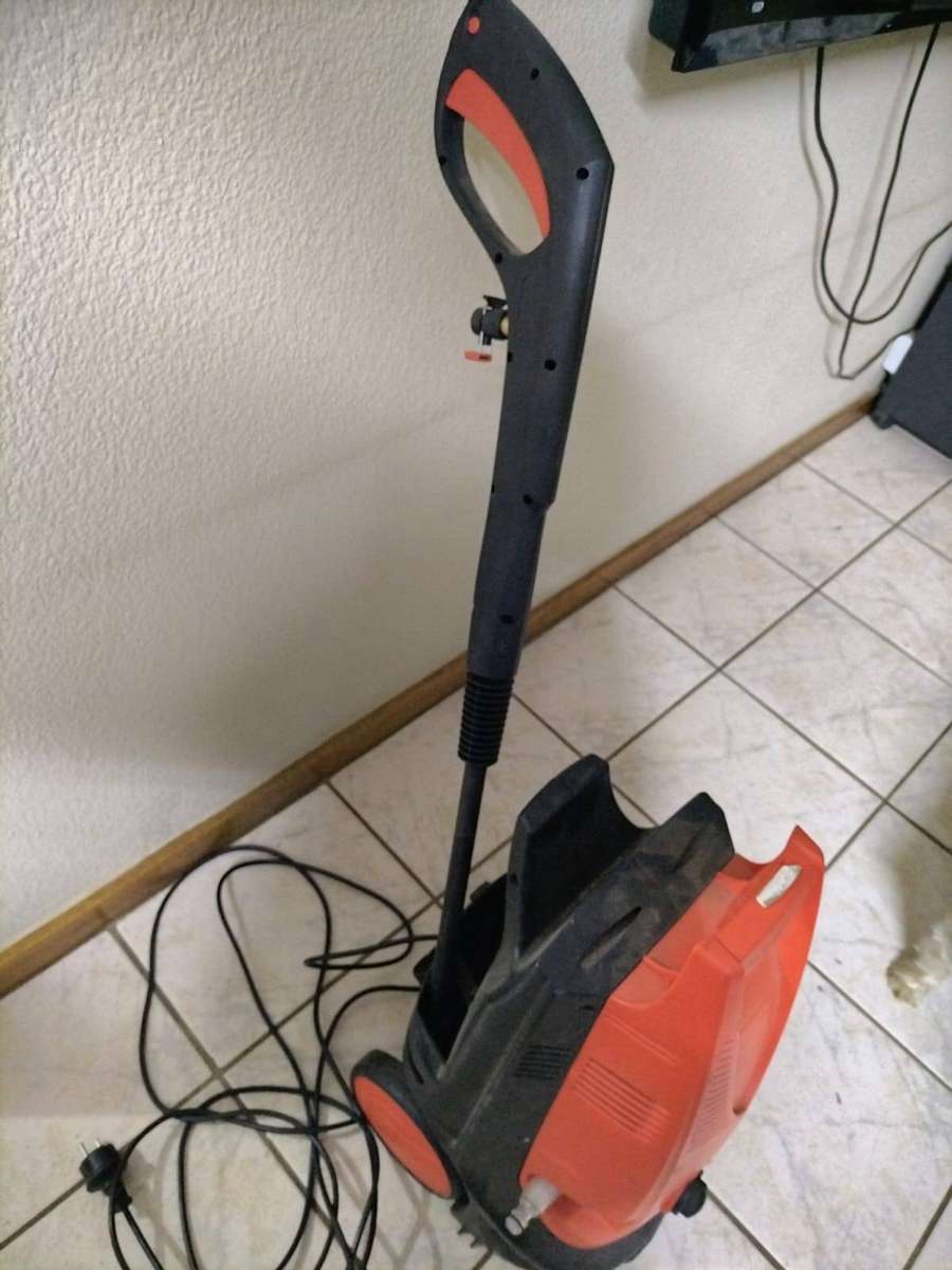 Black and decker pressure washer 3 of 3 - untested