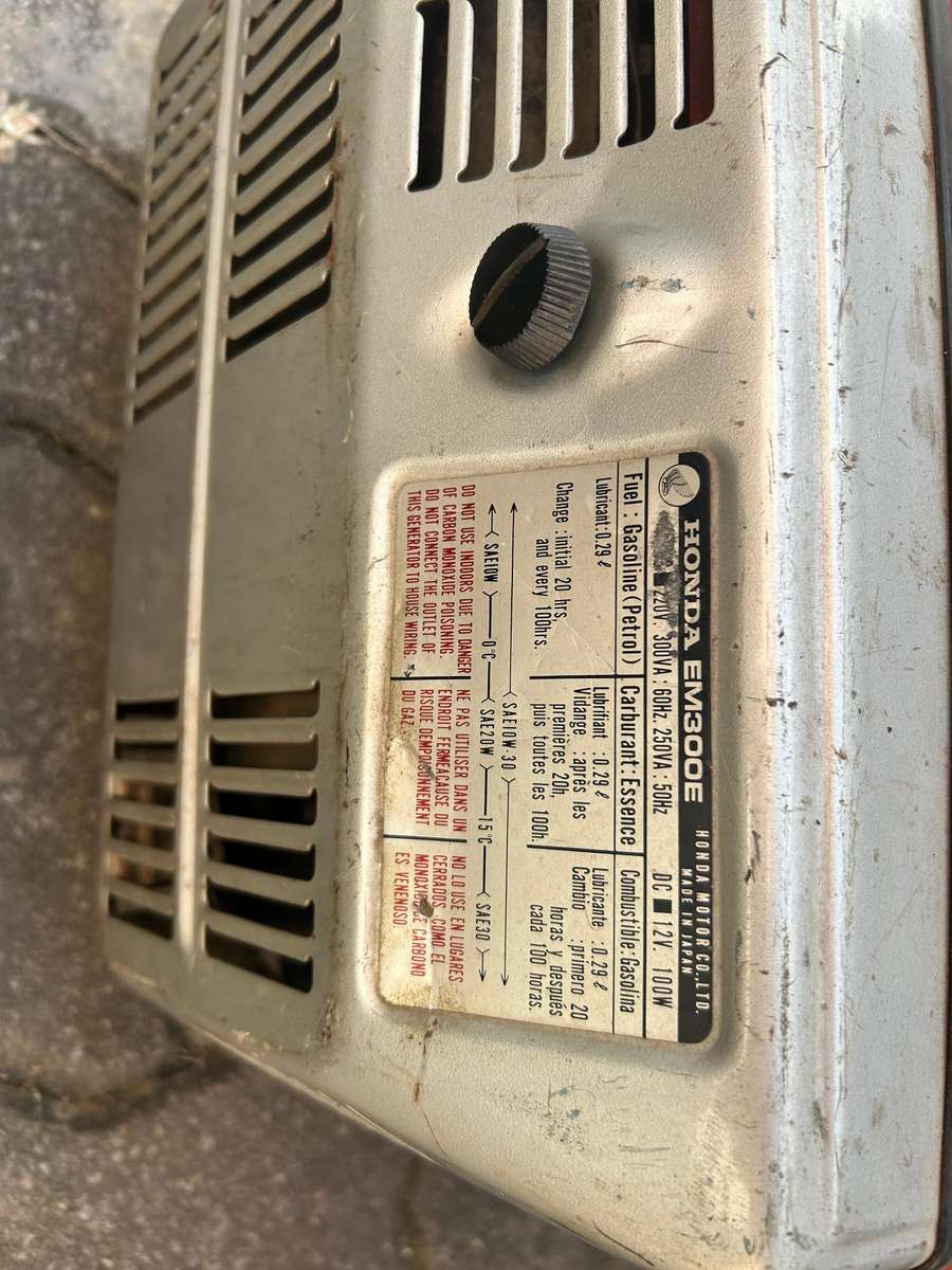 Honda E300 1965 Vintage Generator - Need a service (Collectors piece)