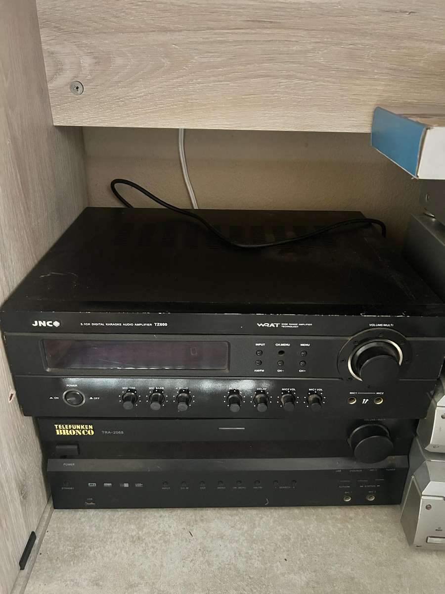 Amplifier and radio(hi-fi) lot for spares/repairs