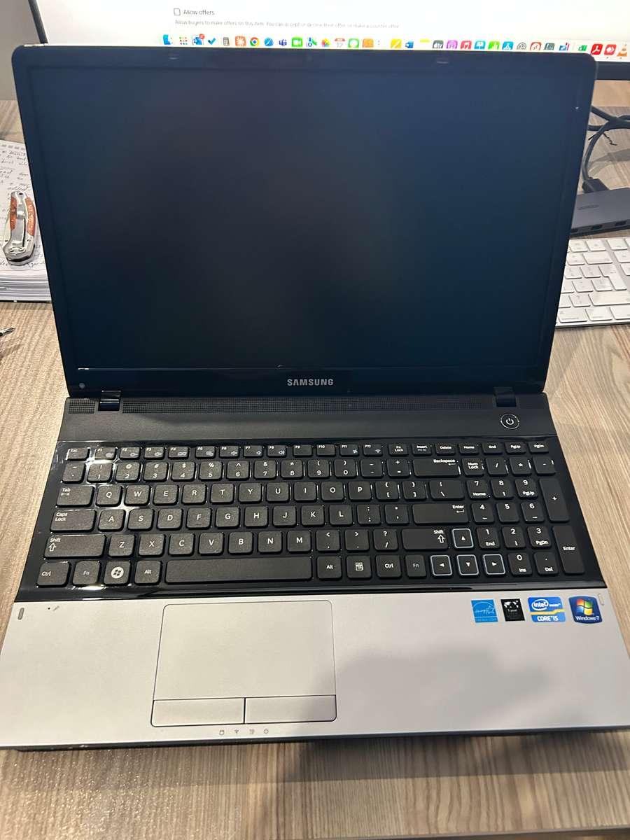 Samsung Laptop i5 4GB RAM 750GB HDD - no display