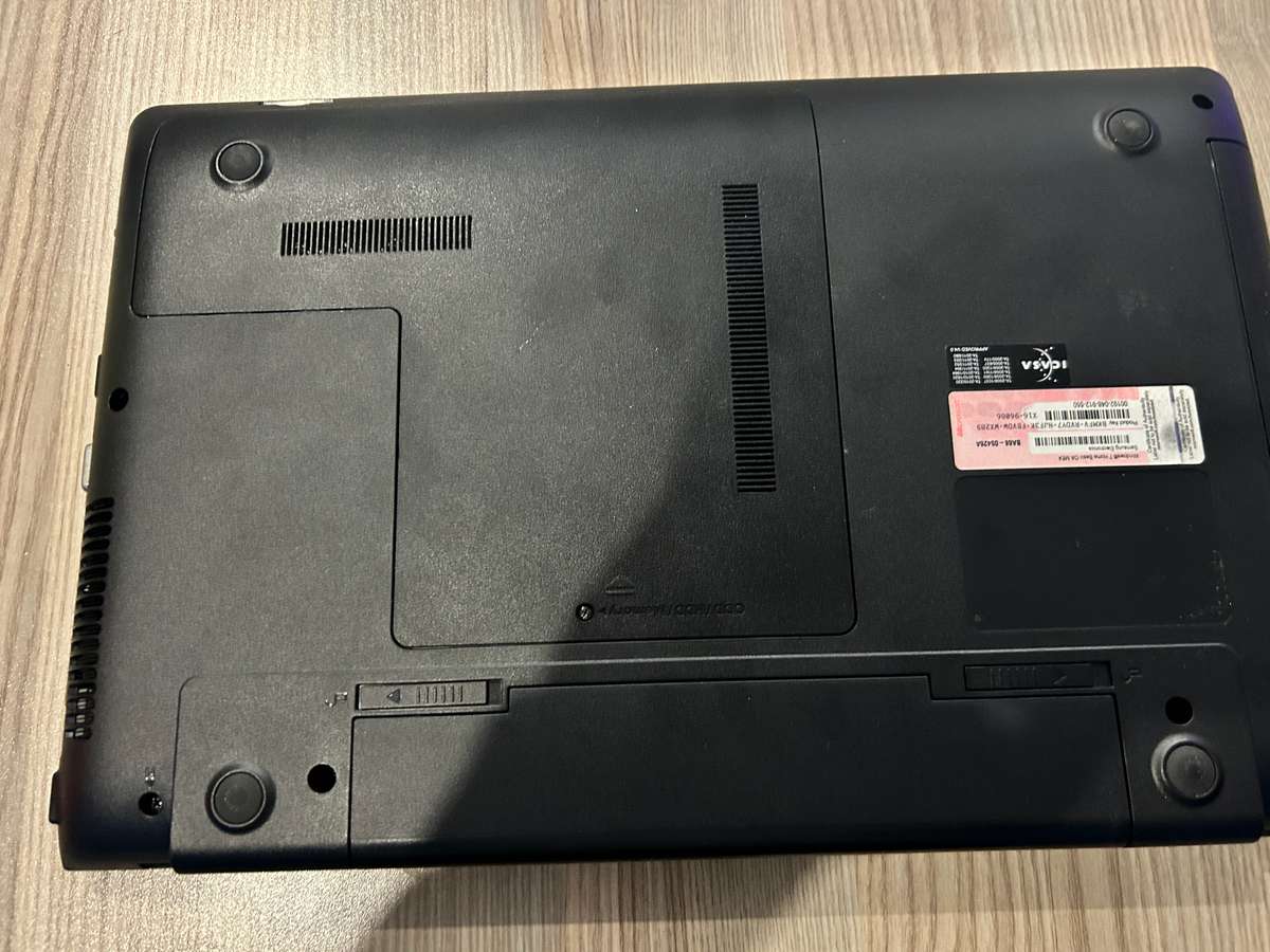 Samsung Laptop i5 4GB RAM 750GB HDD - no display