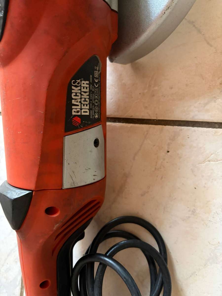 Black & Decker big angle grinder - needs brushes